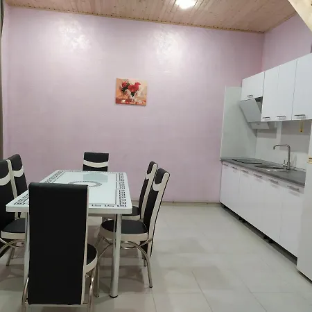 з двома спальнями і кухнею Appartement Jaremtsje
