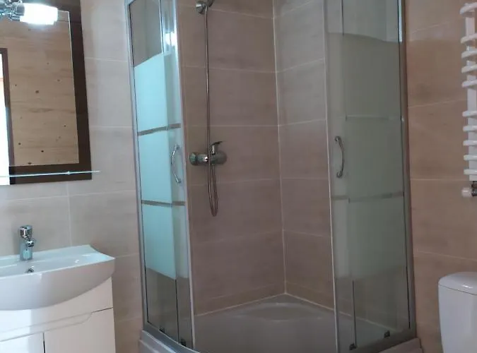 з двома спальнями і кухнею Apartment Yaremche