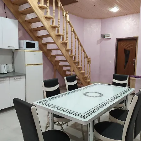 з двома спальнями і кухнею Apartment